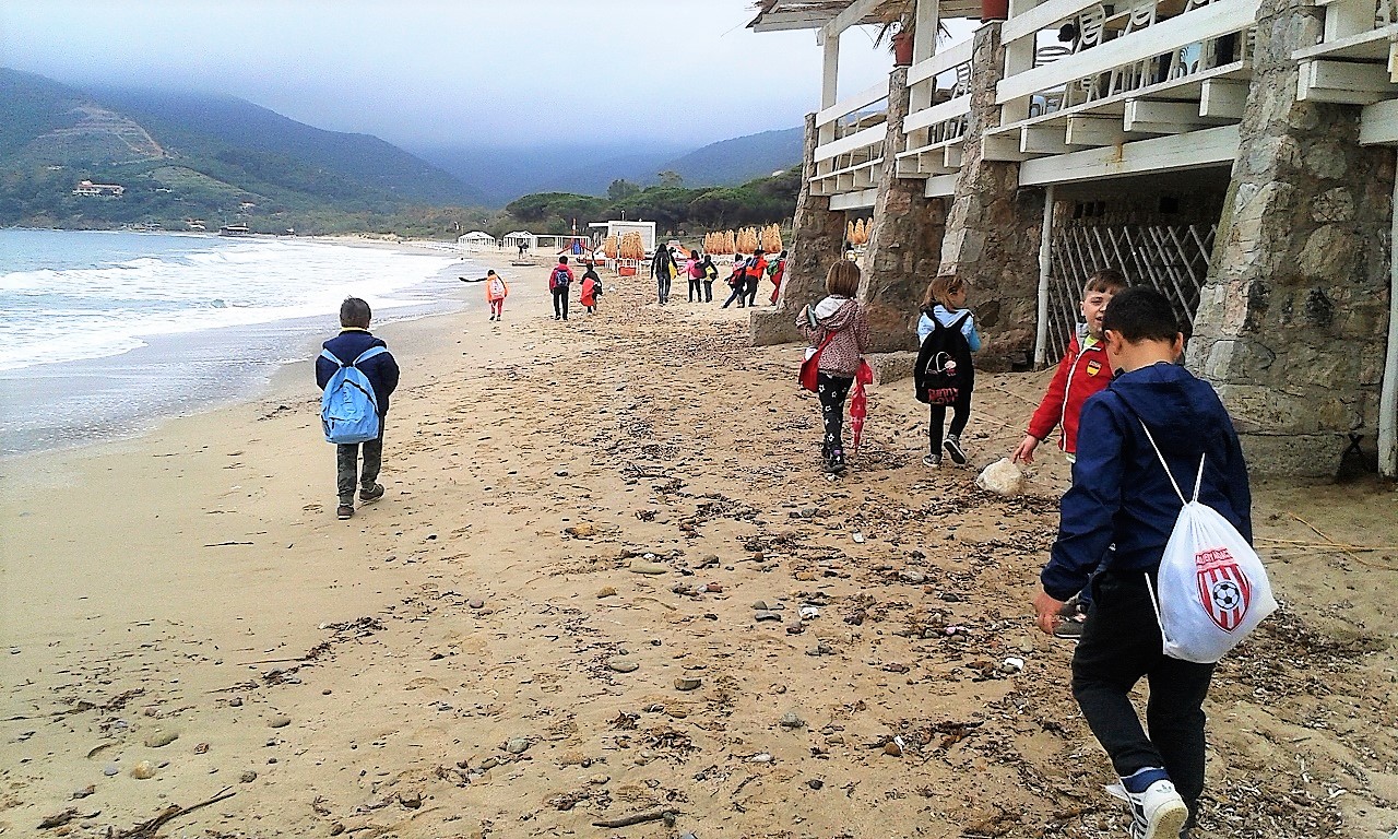 Bambini sulla spiaggia di Lacona Elba 