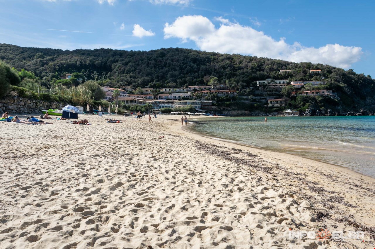 Plastica e mozziconi in spiaggia? Li raccogli, li porti, VINCI!