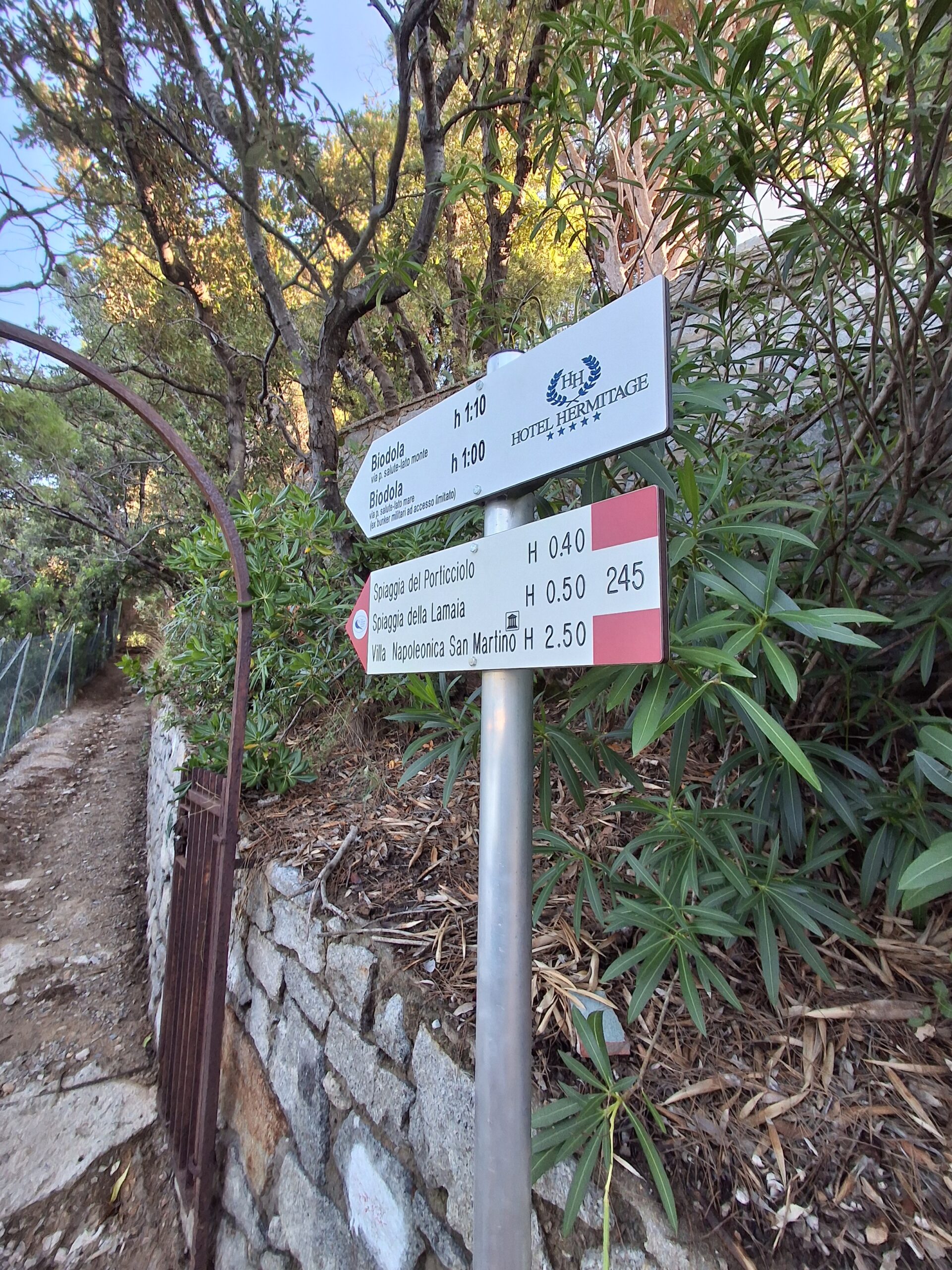 La  Biodola segnaletica