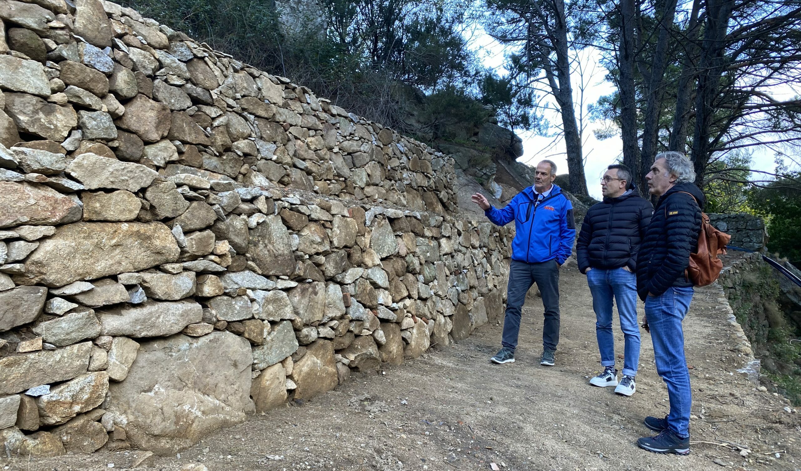 Completati gli interventi  sui muretti a secco a  Marciana e avviati a Pomonte