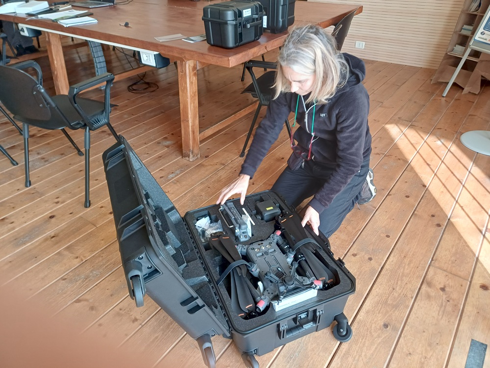 Drone grande nella valigia