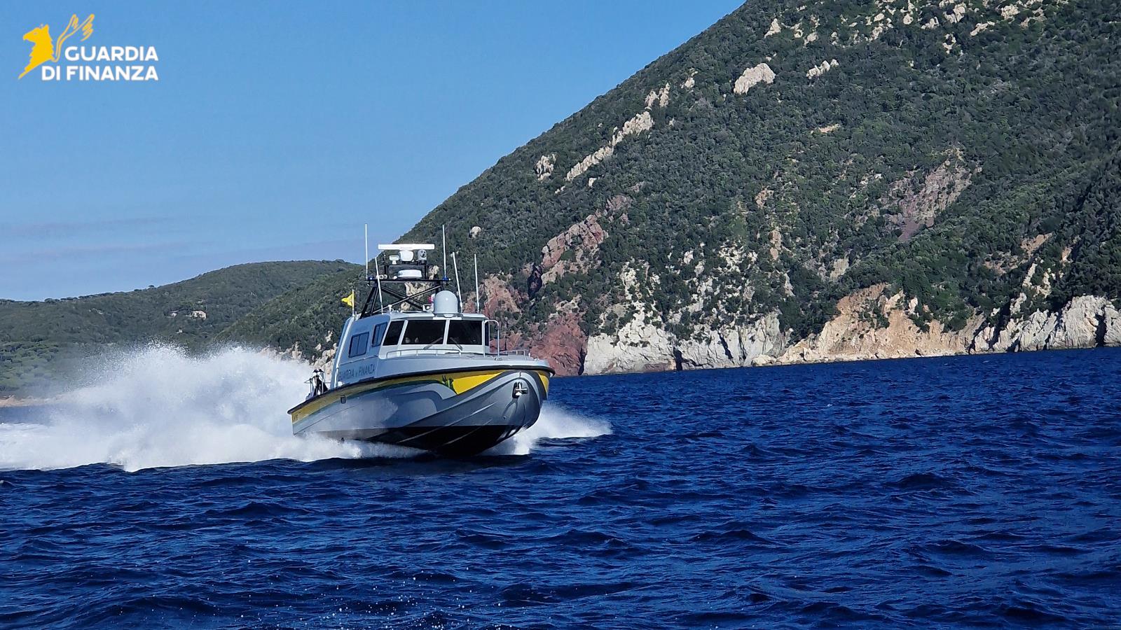 Si rafforza la collaborazione per la tutela del mare protetto delle isole toscane tra PNAT e il ROAN della Guardia di Finanza di Livorno