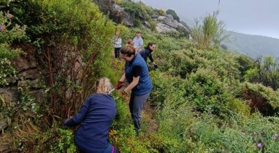 Studenti al lavoro sui sentieri dell’Elba: torna il progetto “Un’isola per le scuole”